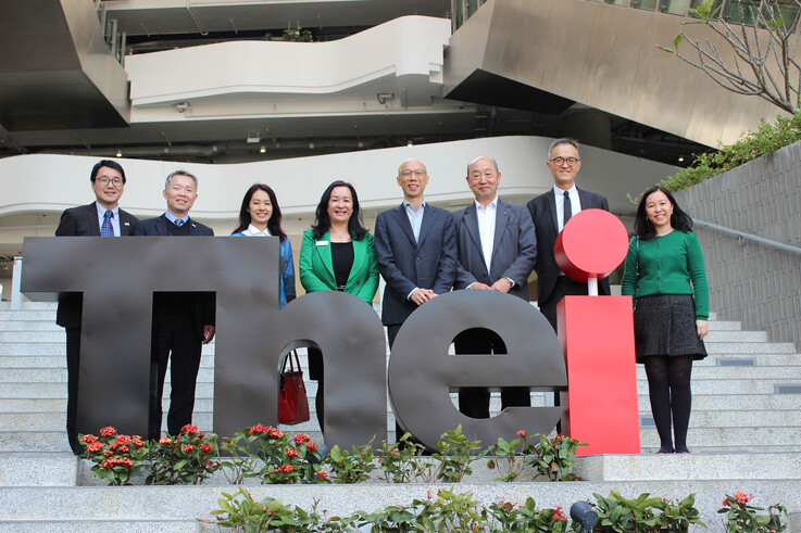 A group photo was taken after the visit.   